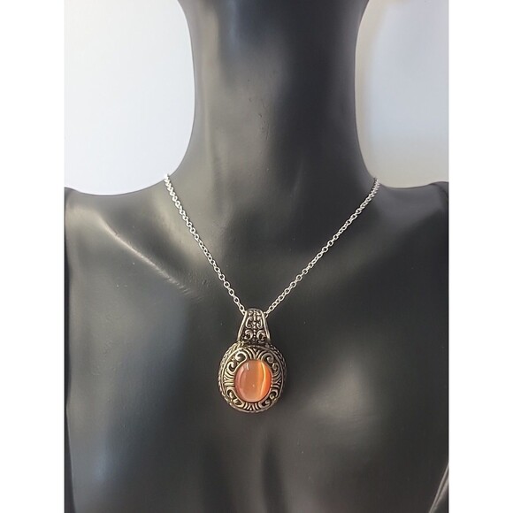 Vintage Silver Tone Orange Cats Eye Pendant Necklace Ornate Filigree Setting - Picture 4 of 12